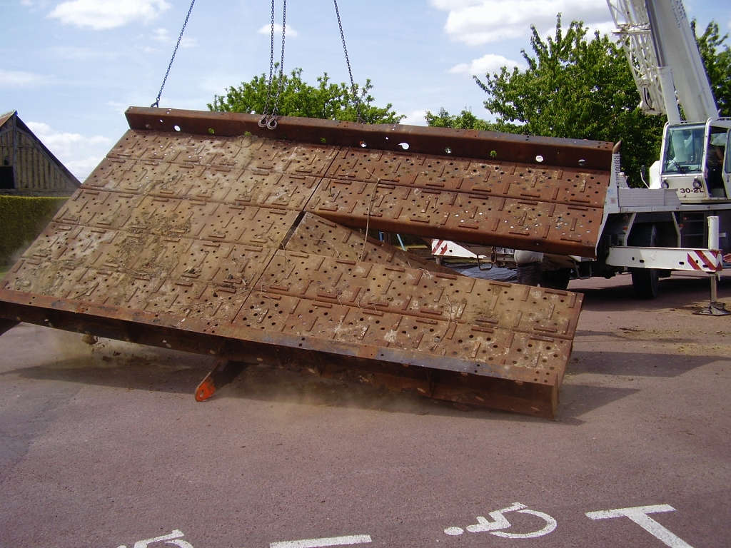 20110601 WHALE:BALEINE ARRIVES IN VIRE FROM BRÉCEY Bill Twohigg 38.jpg